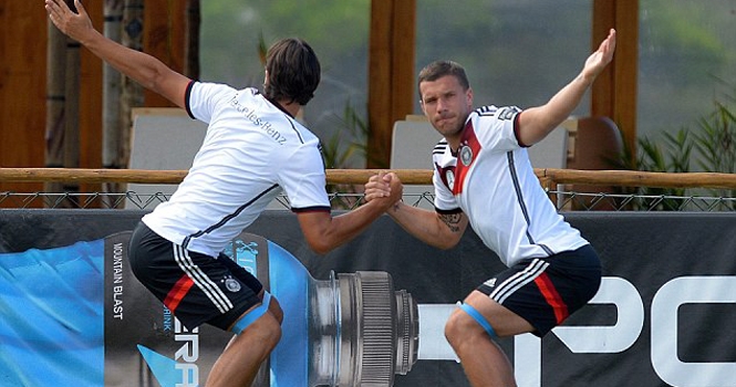 Podolski quyết chèo kéo Khedira về với Arsenal